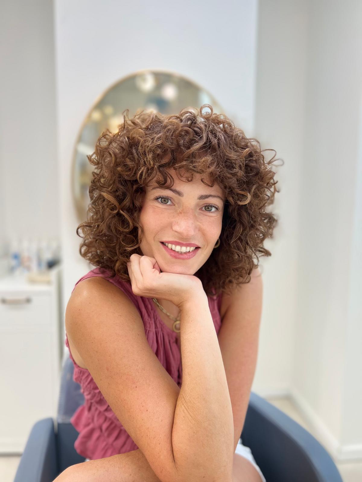 corte rizado óvalo facial corte bolita
