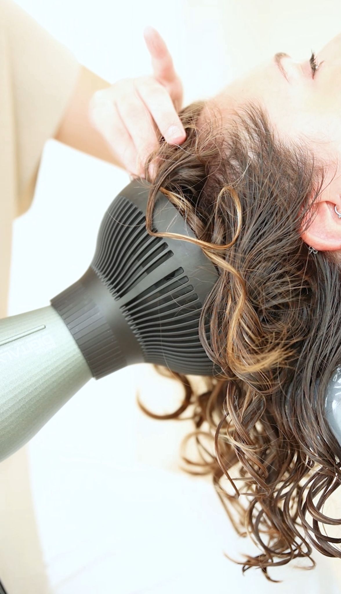 Errores comunes en el cuidado del cabello rizado